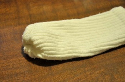Как да се направи снежен човек чорап с ръцете си