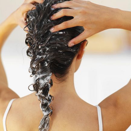 Как да се отмие черен цвят на косата у дома или в салона