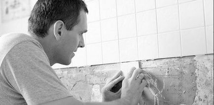 Как да премахнете плочките в обезпечаването на банята стая- и три варианта за неговото прилагане