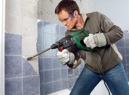 Как да премахнете плочките в обезпечаването на банята стая- и три варианта за неговото прилагане