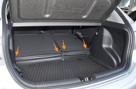 Как да вземе задната седалка в Hyundai Solaris