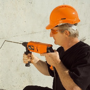 Как да пробия бетонна стена тренировка разполага с вибратор за бетон