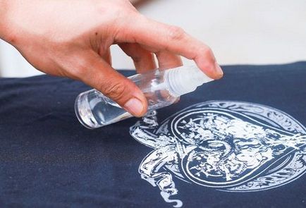 Как да премахнете стикера от дрехите, за да премахнете щампи ризи