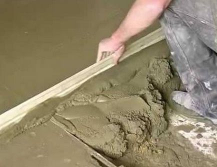 Как да се съгласуват бетонен под с ръцете си