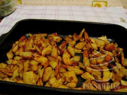 Картофи с подправки, печени на фурна - рецептата със снимка