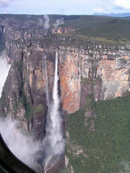 Красотата и величието на водните гиганти, че такава Falls