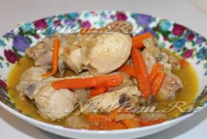 Пиле яхния с лук и моркови рецепта
