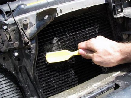 Животът хакване почистване на вътрешността на радиатора на превозно средство