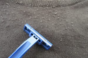 Най-добрите начини за премахване на пелетите и предотвратяване на възникването им в бъдеще върху дрехите