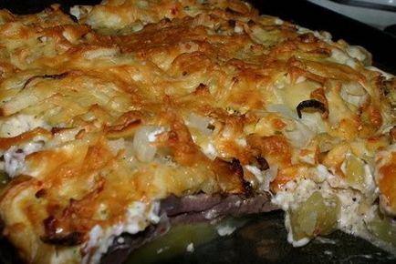 Месо на френски с картофи и гъби в рецептата на фурна със снимка
