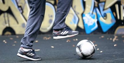 Предаване и водене на топката в футбола - как да се запази топката във футбола