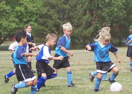 Предаване и водене на топката в футбола - как да се запази топката във футбола