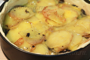 Пай с картофи и гъби в рецептата на фурна със снимка