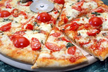 Пица с домати - просто вкусна и красива