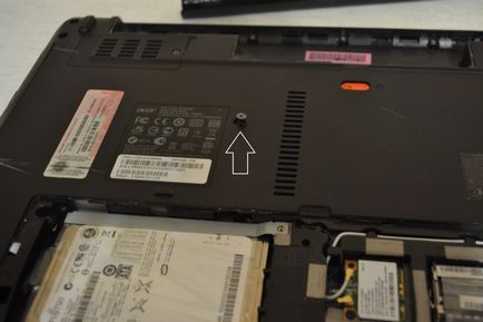 Демонтаж - почистване - сглобяване на лаптоп Acer 1 (отвърне един винт) Демонтаж - почистване - сглобяване на лаптоп Acer 1