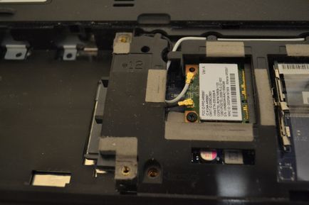 Демонтаж - почистване - сглобяване на лаптоп Acer 1 (отвърне един винт) Демонтаж - почистване - сглобяване на лаптоп Acer 1