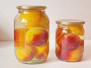 Рецепти праскови за зимата със снимка - консервиране на плодове цяло и половинки