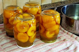 Рецепти праскови за зимата със снимка - консервиране на плодове цяло и половинки