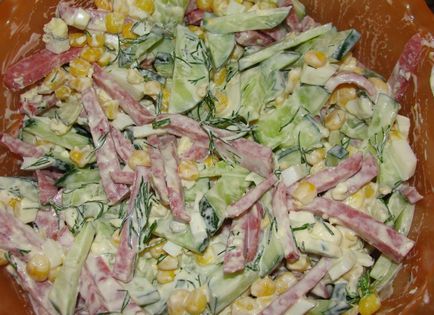 Любима салата с пушена наденица и краставица и царевица - ваканционни рецепти 2017