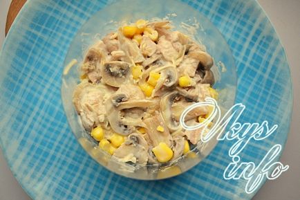 Салата с пиле и консервирани гъби рецепта със снимка