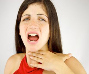 Най-добрите налични техники и методи, отколкото може да лекува гърлото при простудни заболявания