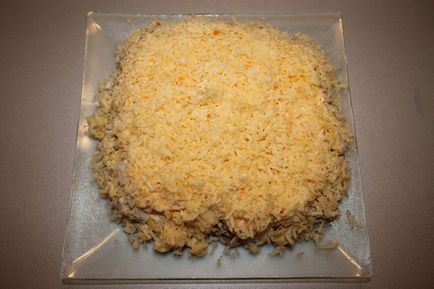 Layered салата с пиле, гъби и сирене - стъпка по стъпка рецепти със снимки у дома