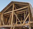 Проучването и разходите за изграждане на дървени къщи от трупи и дървен материал и залепени профилирани