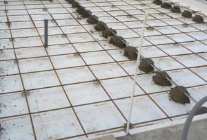 Старият повърхността на бетона и конкретни стъпки за пречистване на павета