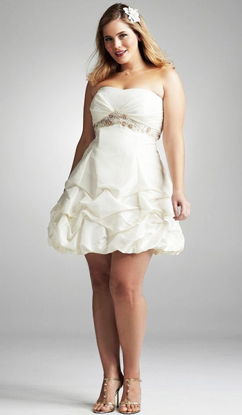 Сватбени рокли за жените с наднормено тегло (40 снимки) дълги и къси стилове