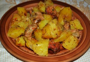 Свинско с картофи на фурна - звучи апетитно и предлагат отлична