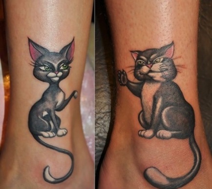 Татуировката на котката си крак върху портал