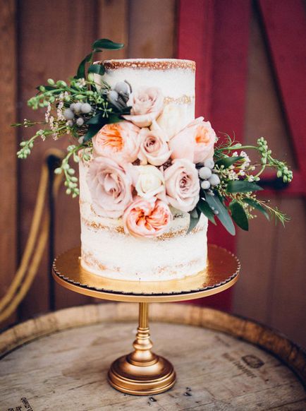 Сватбена торта и двуетажна едноетажна