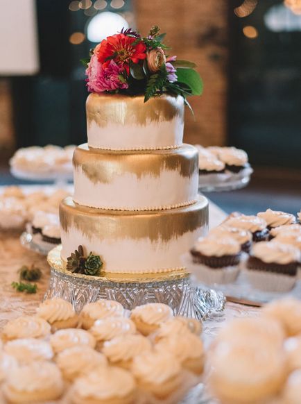 Сватбена торта и двуетажна едноетажна