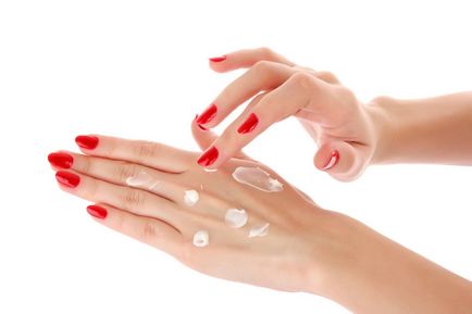 Напукана кожа на пръстите на ръцете - причини и лечение