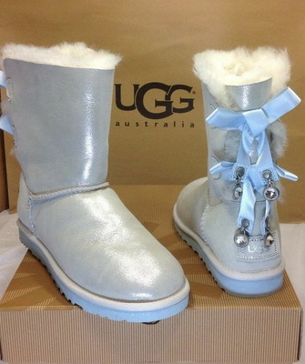 UGG 2016-2017 снимка модерни обувки да се носят с UGG ботуши през зимата в различни цветове