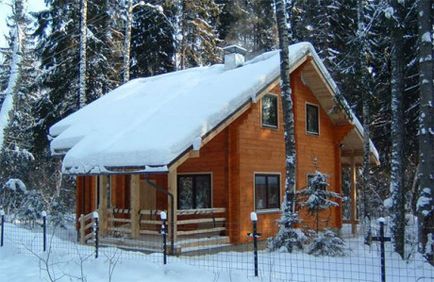 Затоплянето пръчковидни ползи къща сравняват вътрешна и външна изолация
