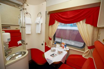 Wagon лукс вътре - Фото отделение на БДЖ във влака изглежда като луксозен място, както и броя на железопътните влакове