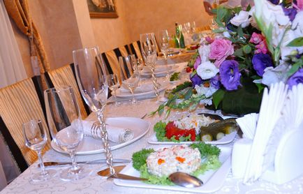 Възхитителен сервиране сватбена маса - прости тайни, известни кетъринг фирми