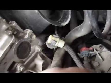 Смяната на маслото на скоростната кутия Рено Логан видео