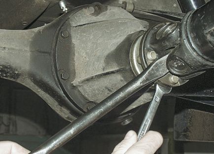 Подмяна на задния салник разлика от 2107 (видео) (мост) Подмяна на задния салник ос 2107 (видео) скоростната кутия