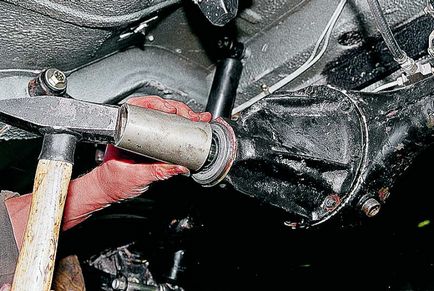 Подмяна на задния мост масло печата 2107 (видео) (жлеза) Подмяна на задния салник ос 2107 (видео) скоростната кутия