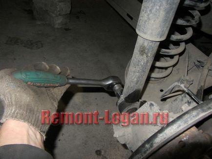 Подмяна на задния амортисьори (подпори), ремонт на Рено Логан