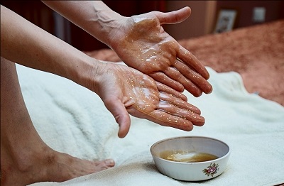 Антицелулитен масаж у дома мед