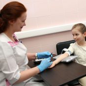 Биохимичен анализ на кръвта на скоростта на дете