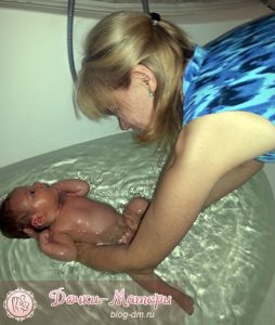 Как да се къпе новородено с кръг
