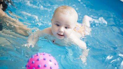 Както децата се учат да плуват