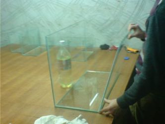 Резервоарът за лепило Резервоарът за лепило