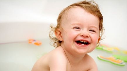Как да се почисти зъбите на детето, докато година