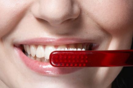 Как да се отървем от кървене на венците