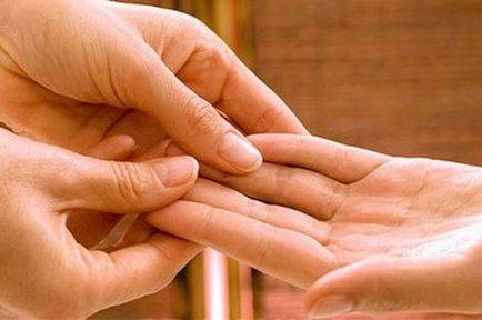 Полезно от масаж на ръцете и пръстите си красив маникюр - Доплащане на изображението